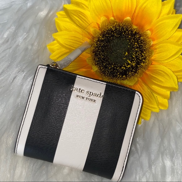 kate spade Handbags - Kate Spade BiFold Wallet